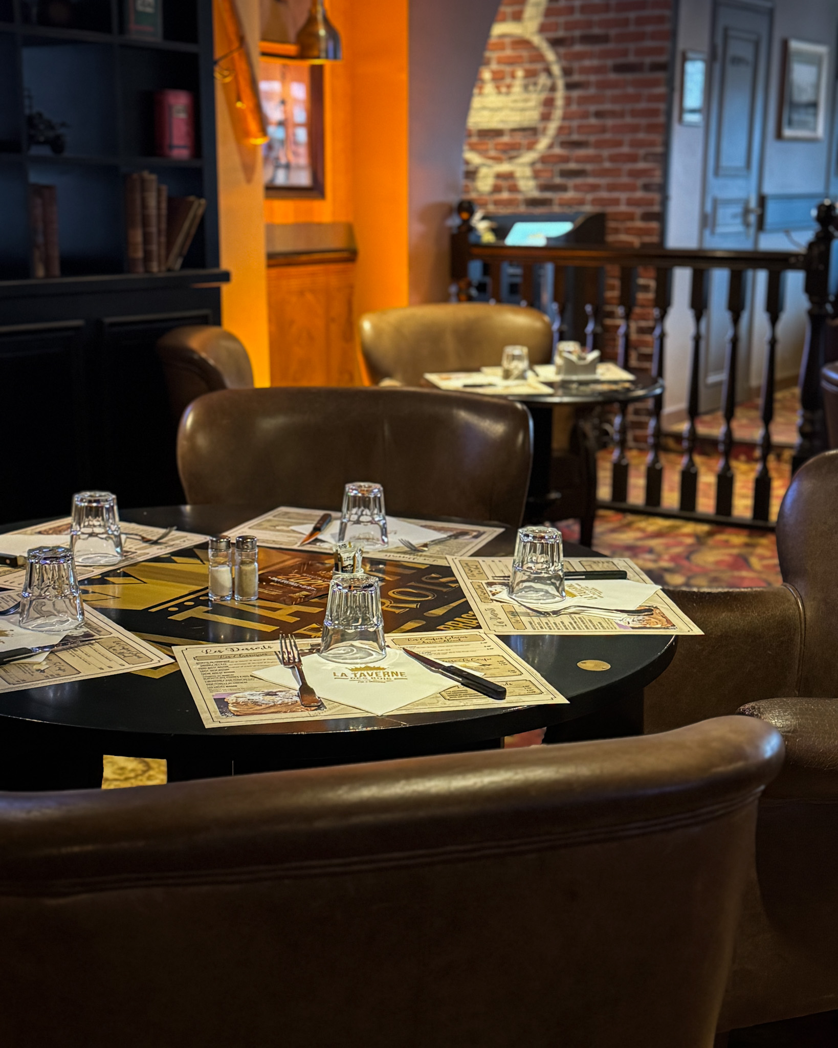 Intérieur chaleureux du restaurant